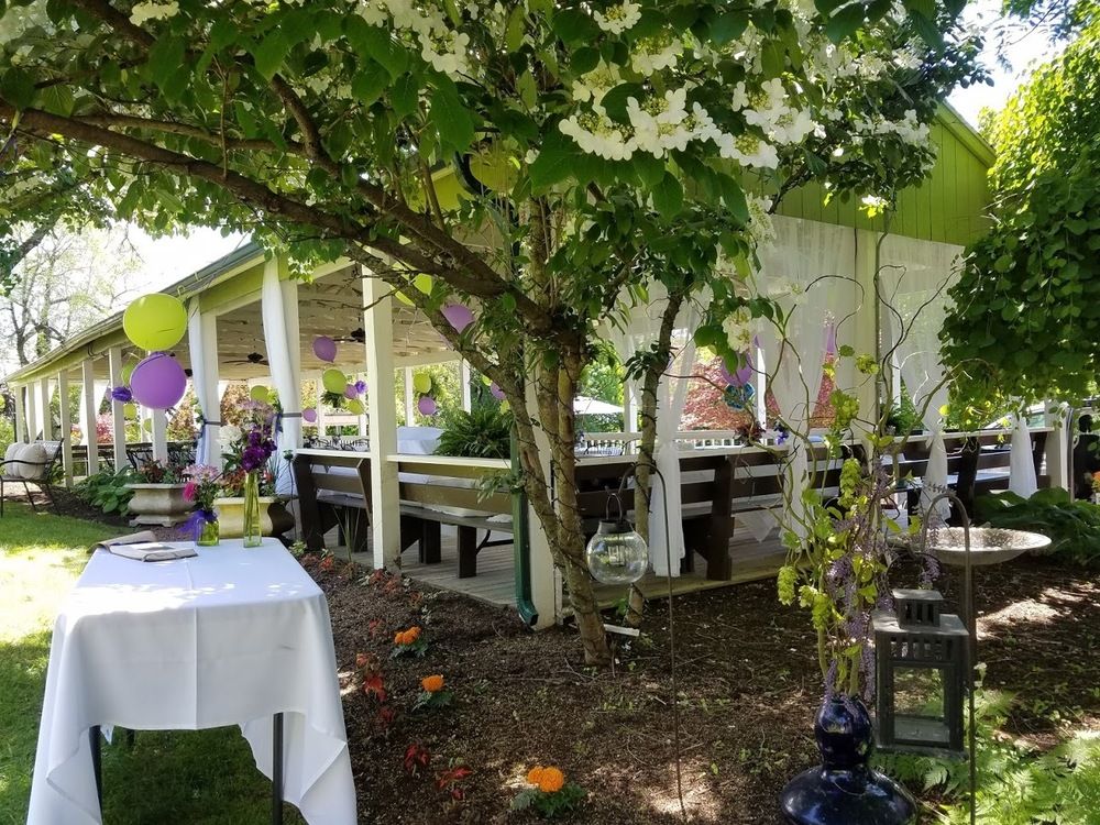 Applewood Apartments and Restaurant: 120 North Rd, Highland, NY 12528